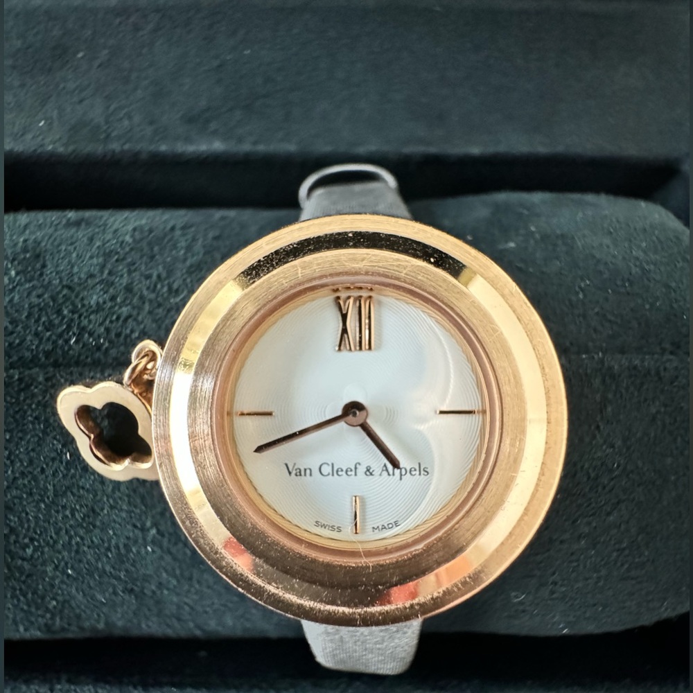 Van Cleef Arpels Rose Gold Charm Watch - TRR sale - Picture 2 of 8